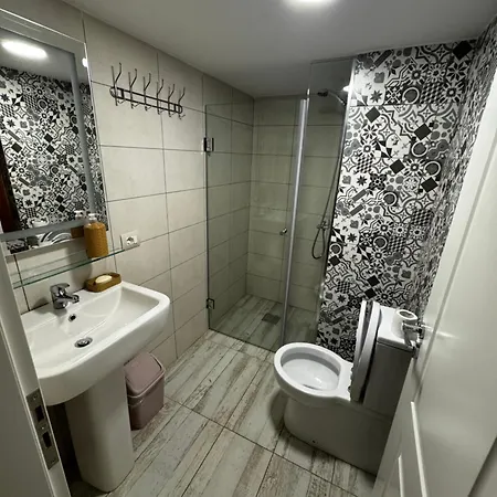 Bujtina Shen Meria * Burimas