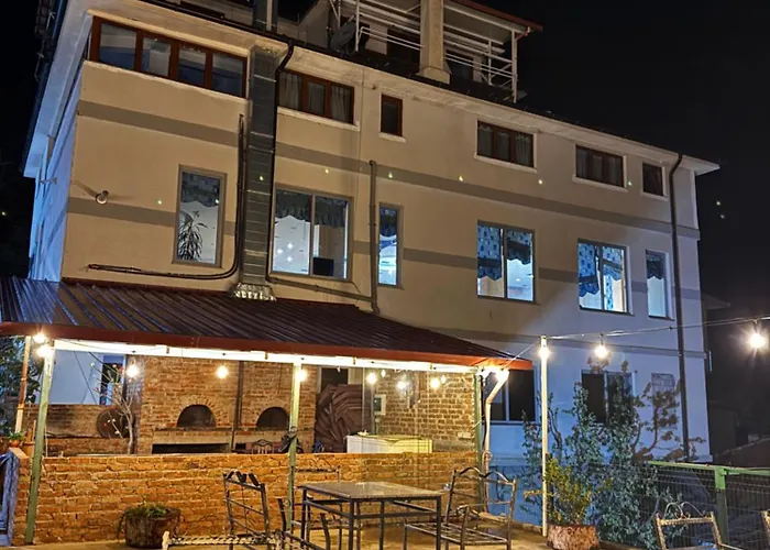 بيت ضيافة Bujtina Shen Meria Burimas